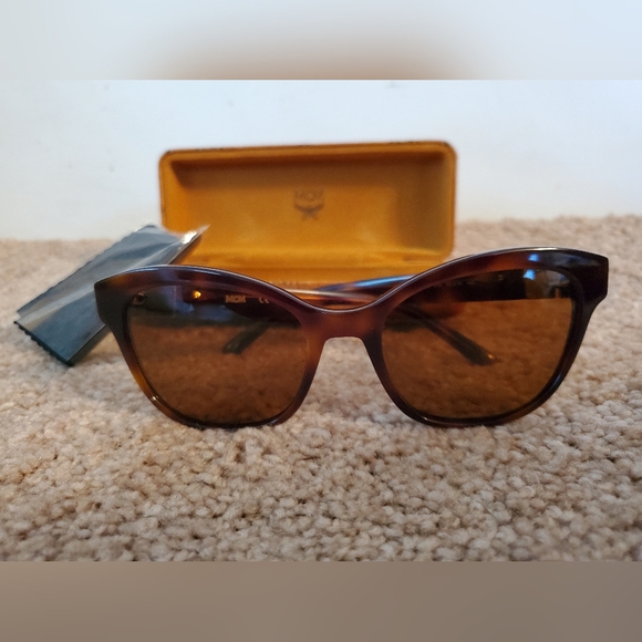 MCM Sunglasses with original hardcase & cloth - Picture 2 of 11